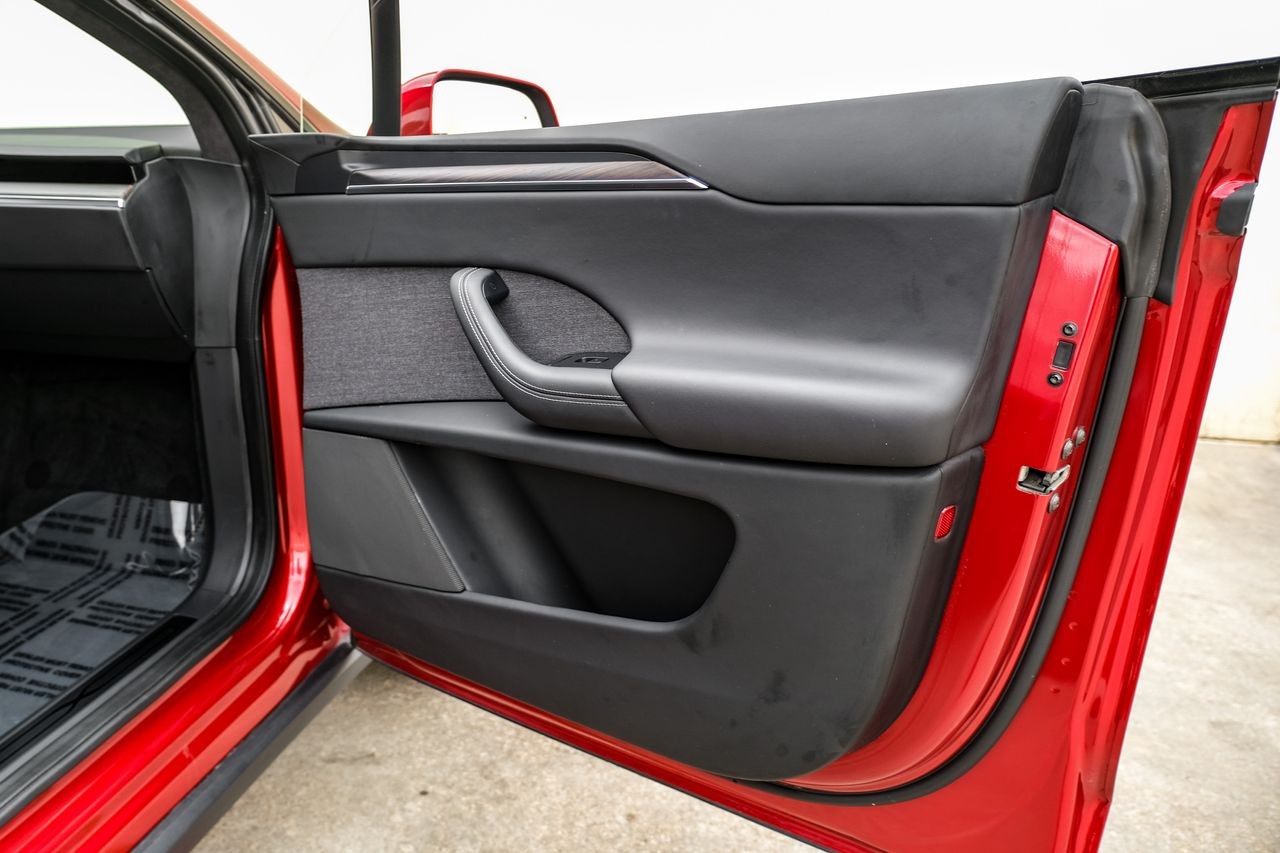 Tesla Model X Vehicle Main Gallery Image 36