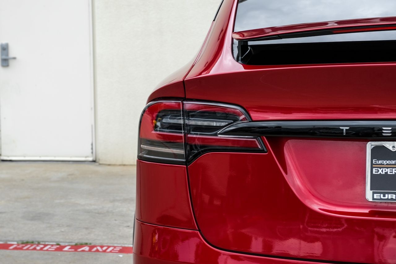 Tesla Model X Vehicle Main Gallery Image 38