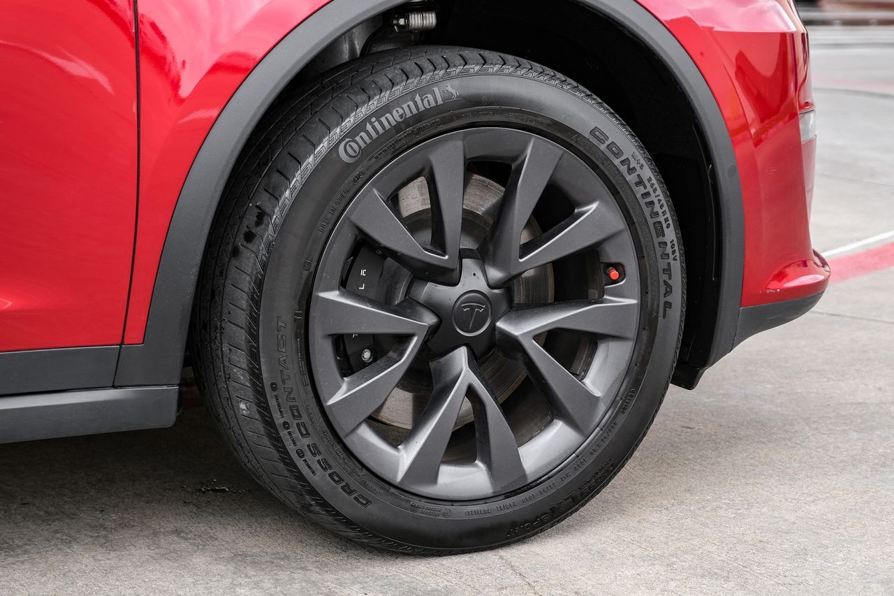 Tesla Model X Vehicle Main Gallery Image 45