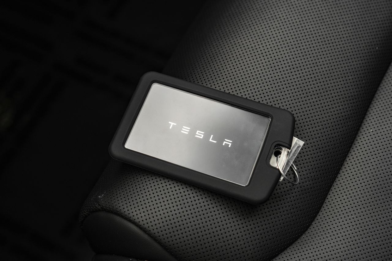 Tesla Model X Vehicle Main Gallery Image 48