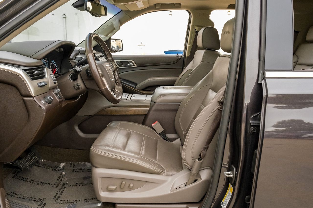 GMC Yukon Vehicle Main Gallery Image 04