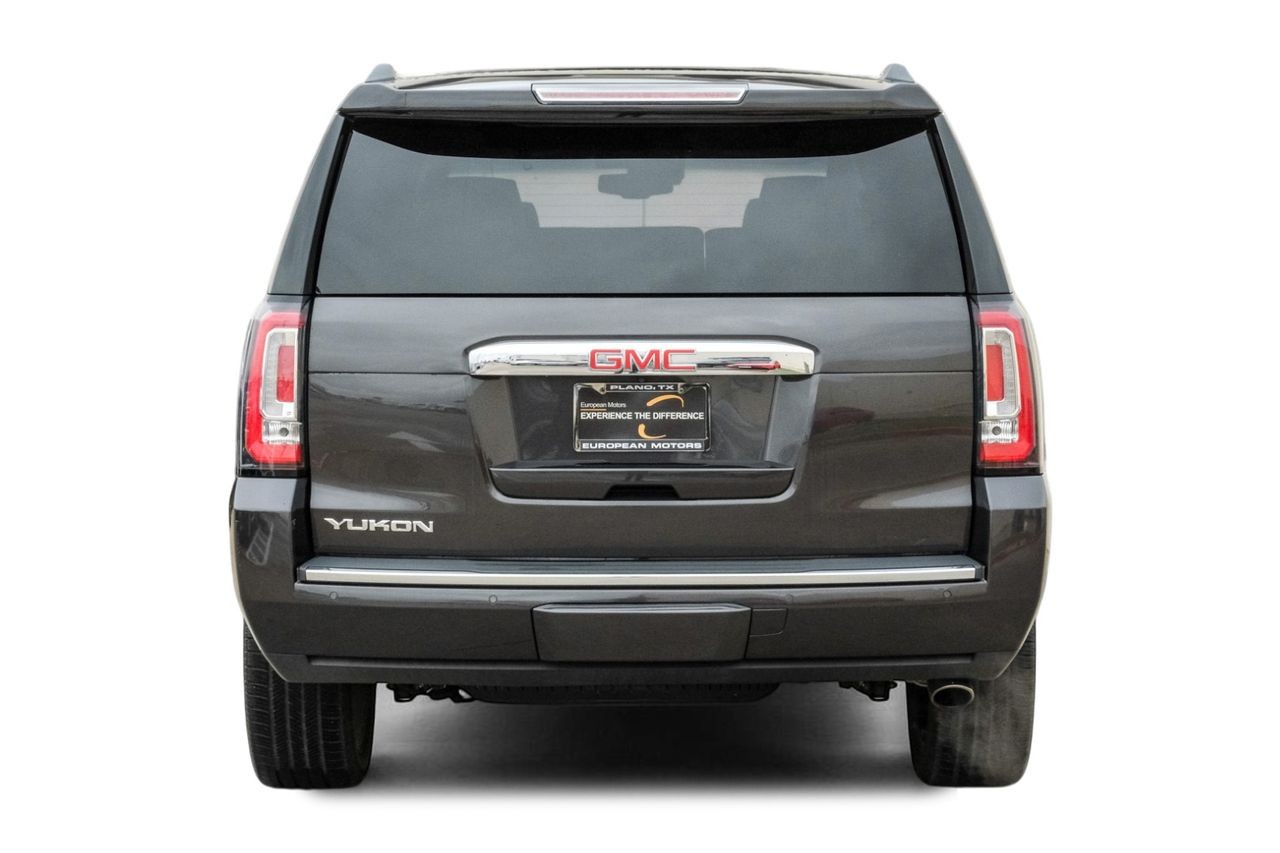 GMC Yukon Vehicle Main Gallery Image 10