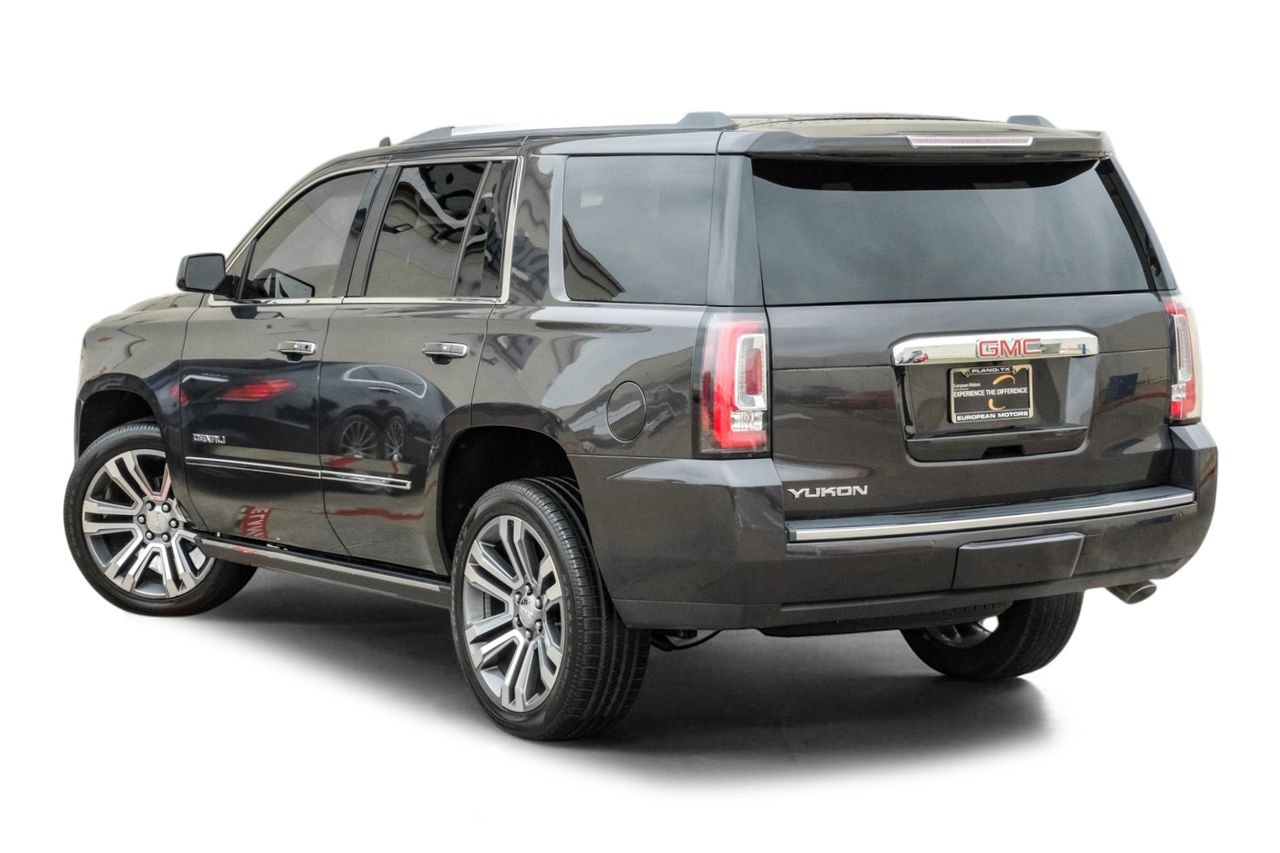 GMC Yukon Vehicle Main Gallery Image 11