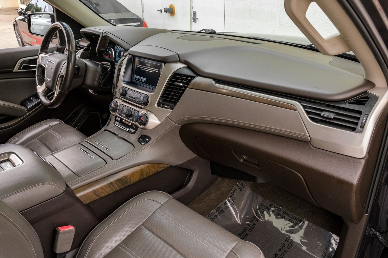 GMC Yukon Vehicle Main Gallery Image 13