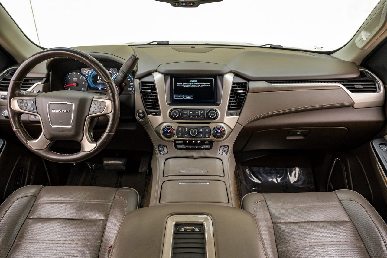 GMC Yukon Vehicle Main Gallery Image 15