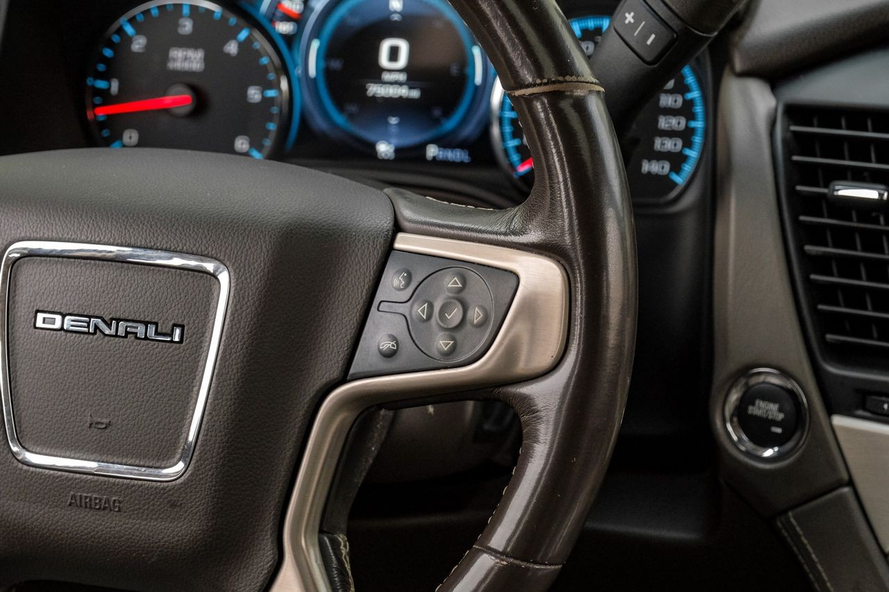 GMC Yukon Vehicle Main Gallery Image 19