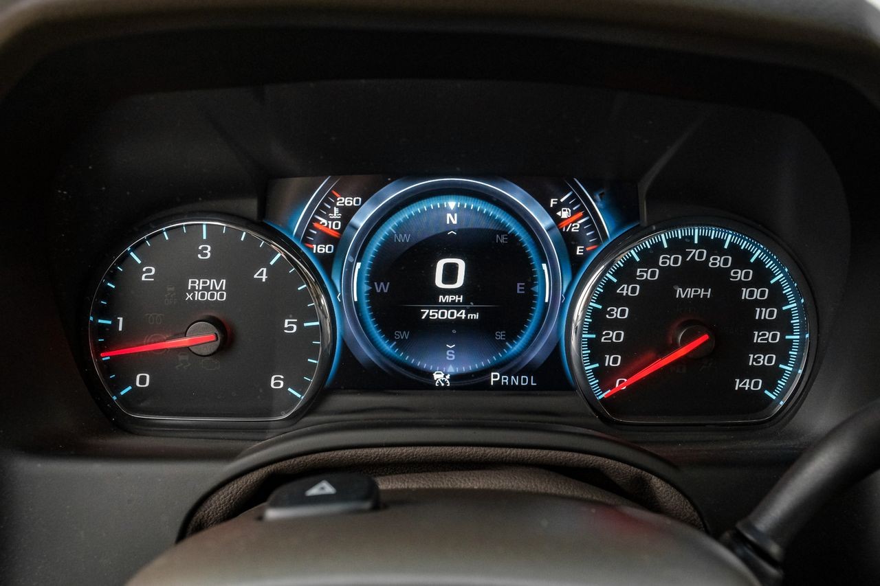 GMC Yukon Vehicle Main Gallery Image 21