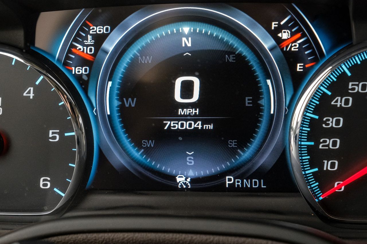 GMC Yukon Vehicle Main Gallery Image 22