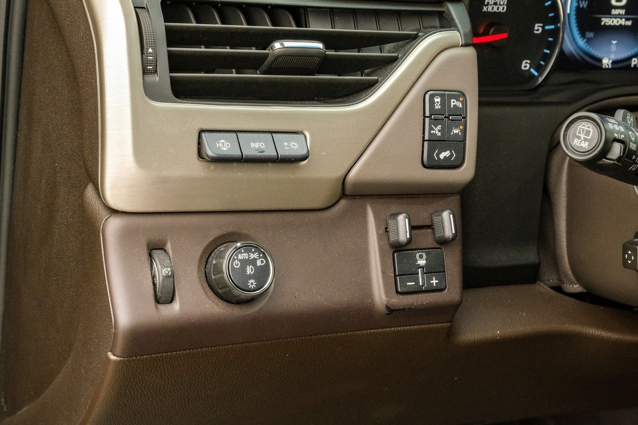 GMC Yukon Vehicle Main Gallery Image 26