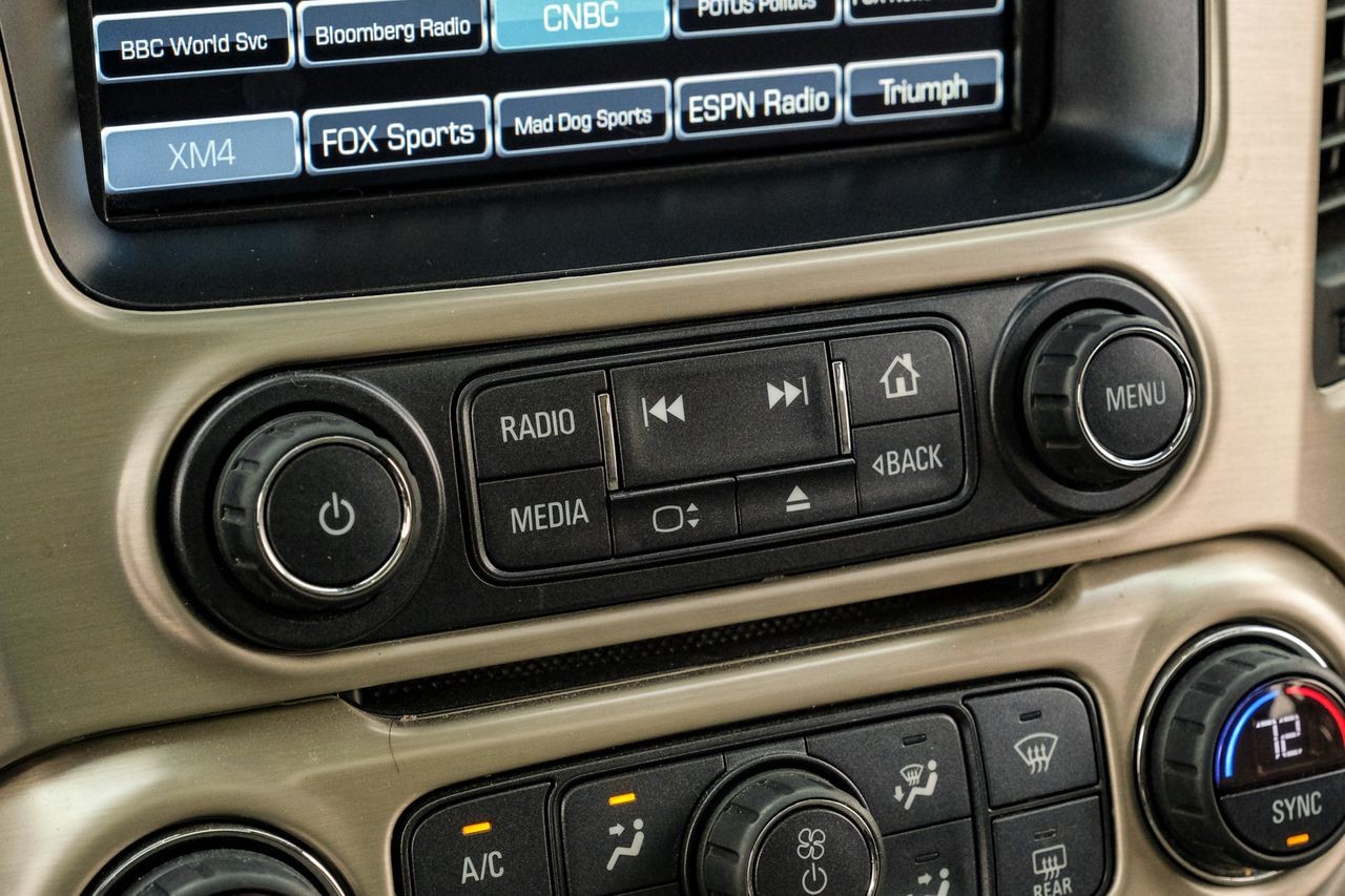 GMC Yukon Vehicle Main Gallery Image 29