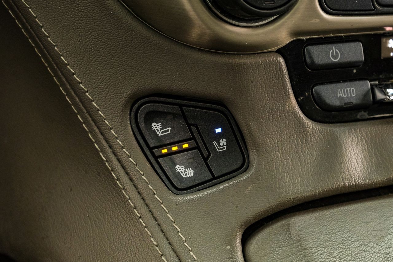 GMC Yukon Vehicle Main Gallery Image 31