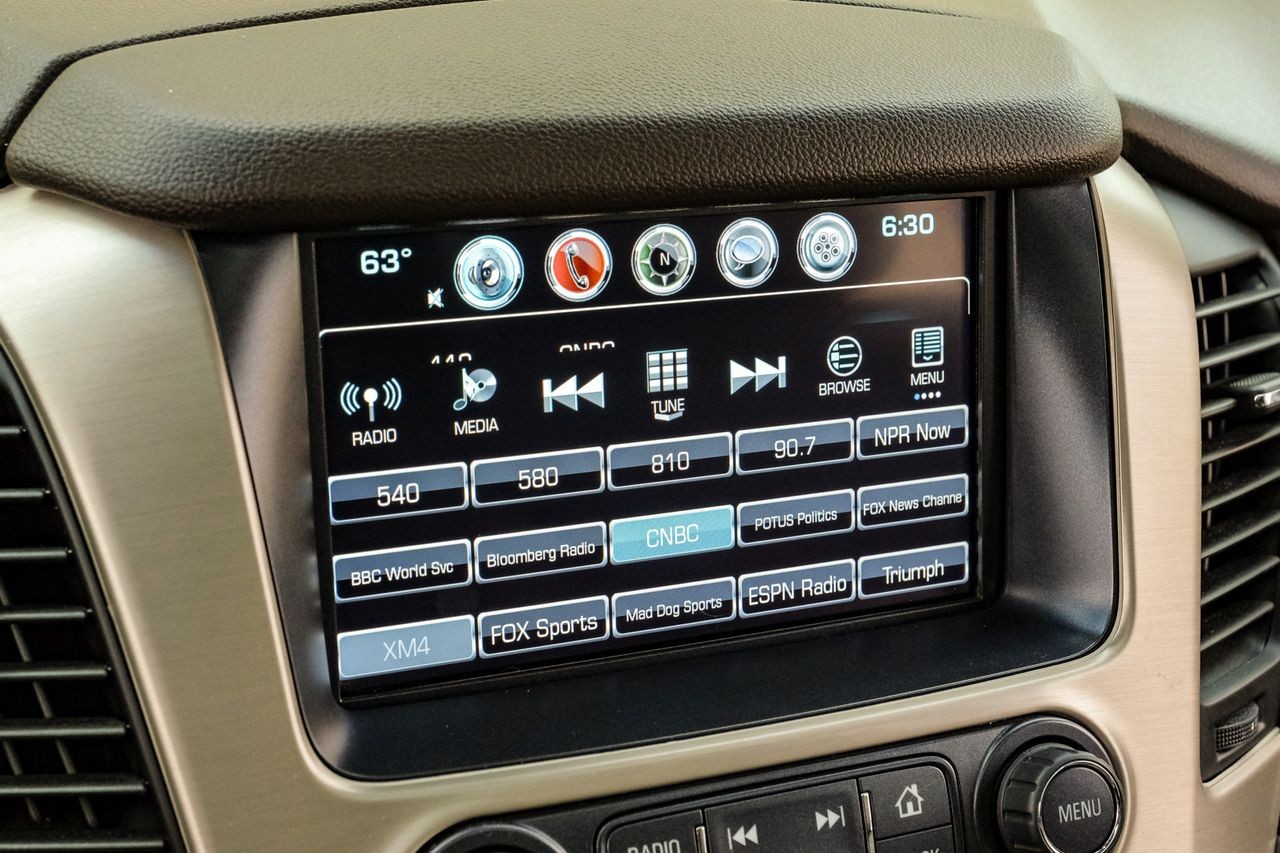 GMC Yukon Vehicle Main Gallery Image 32