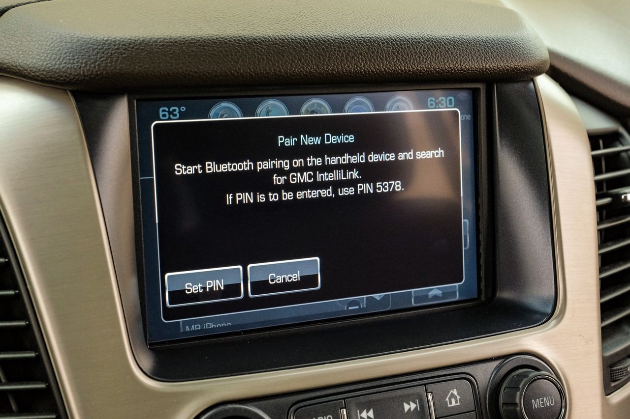 GMC Yukon Vehicle Main Gallery Image 33