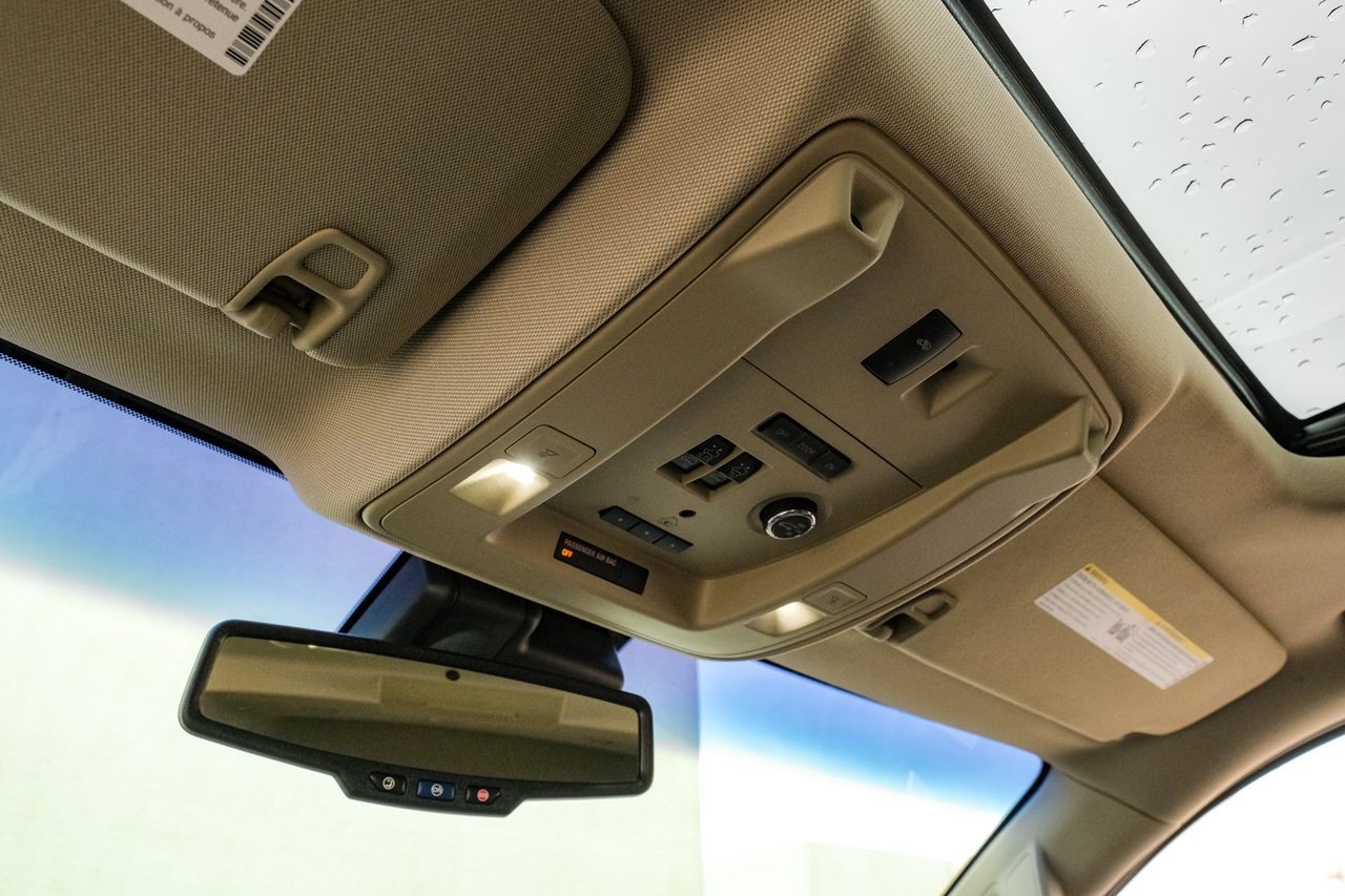 GMC Yukon Vehicle Main Gallery Image 34