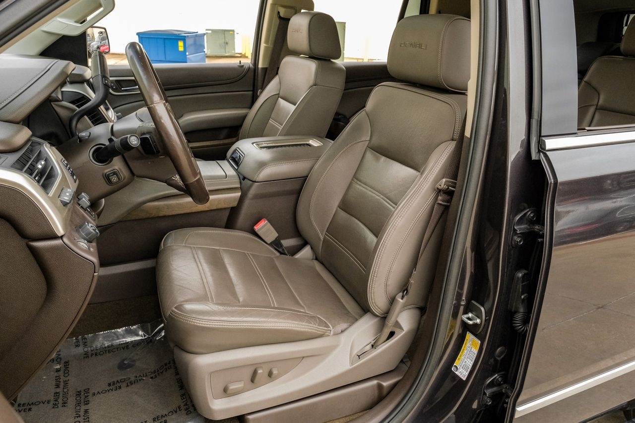 GMC Yukon Vehicle Main Gallery Image 35