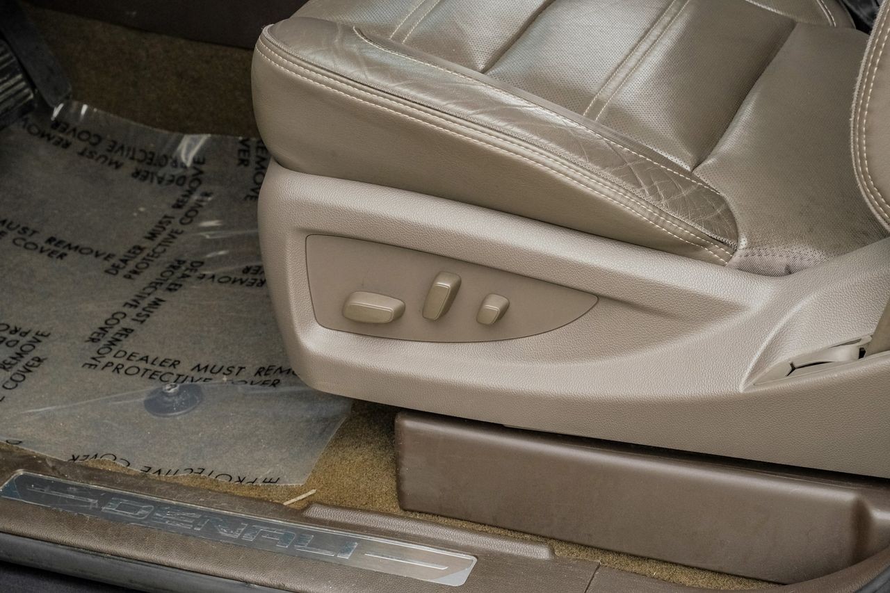 GMC Yukon Vehicle Main Gallery Image 36