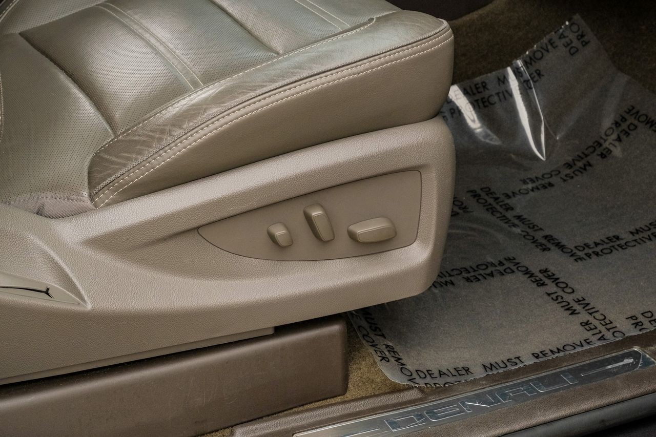 GMC Yukon Vehicle Main Gallery Image 39