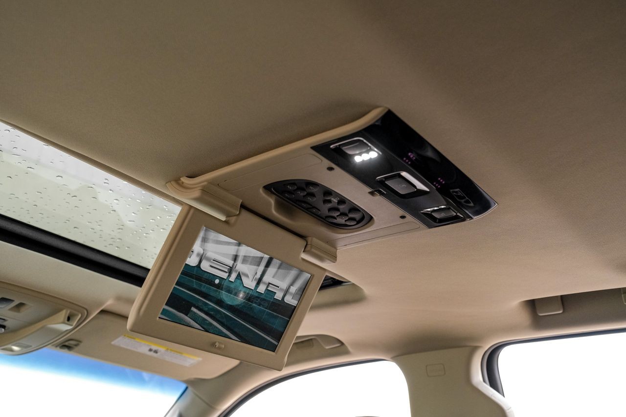 GMC Yukon Vehicle Main Gallery Image 42