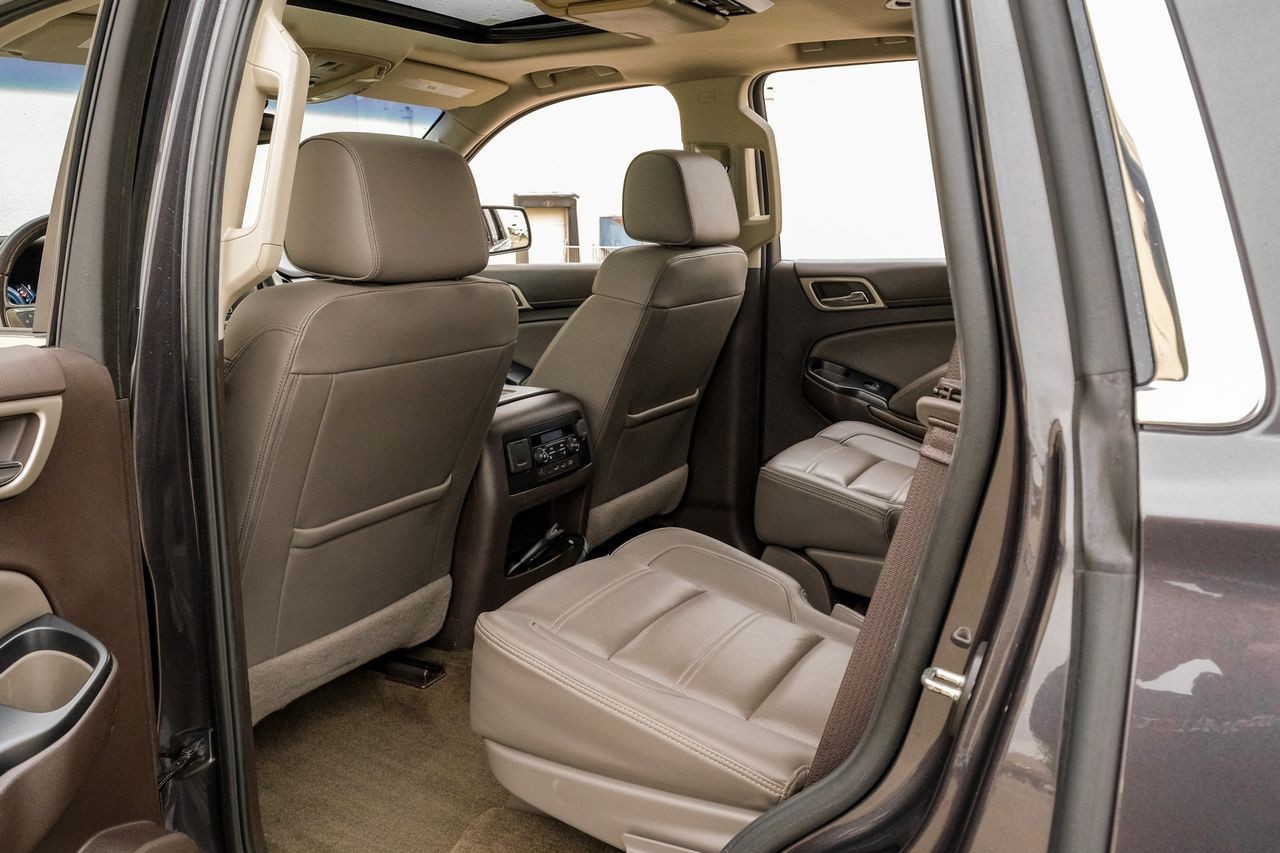 GMC Yukon Vehicle Main Gallery Image 43