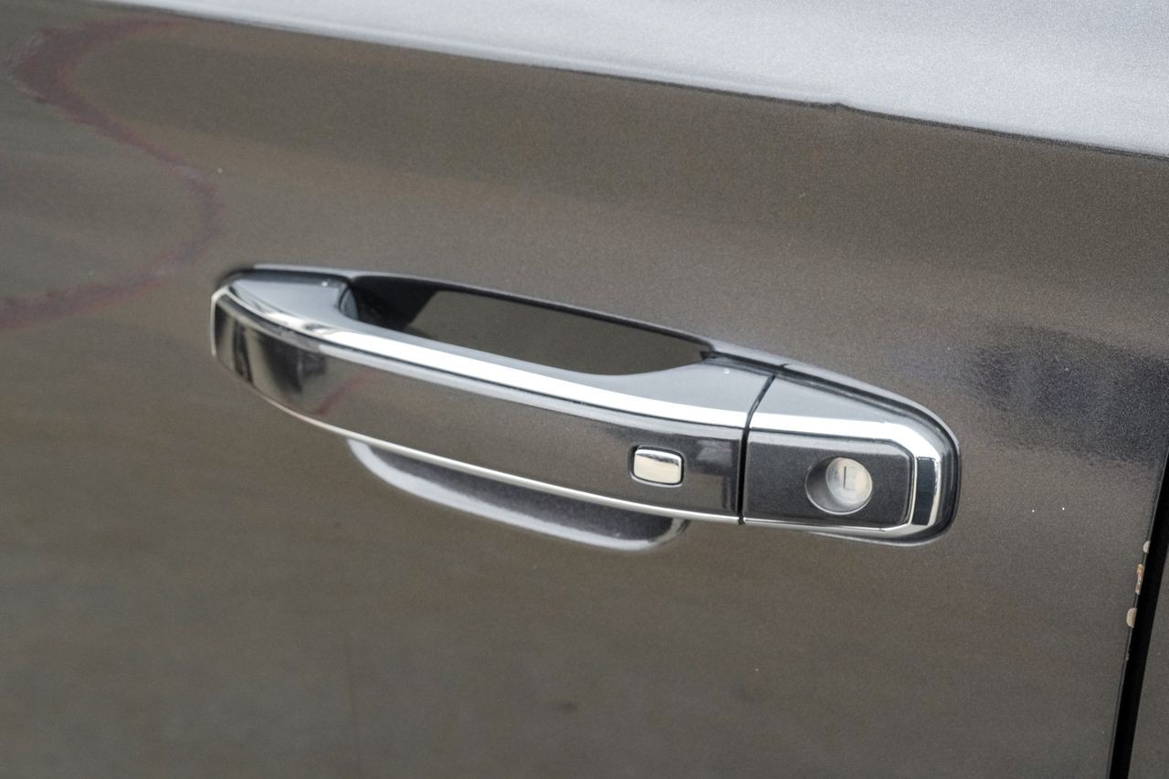 GMC Yukon Vehicle Main Gallery Image 47