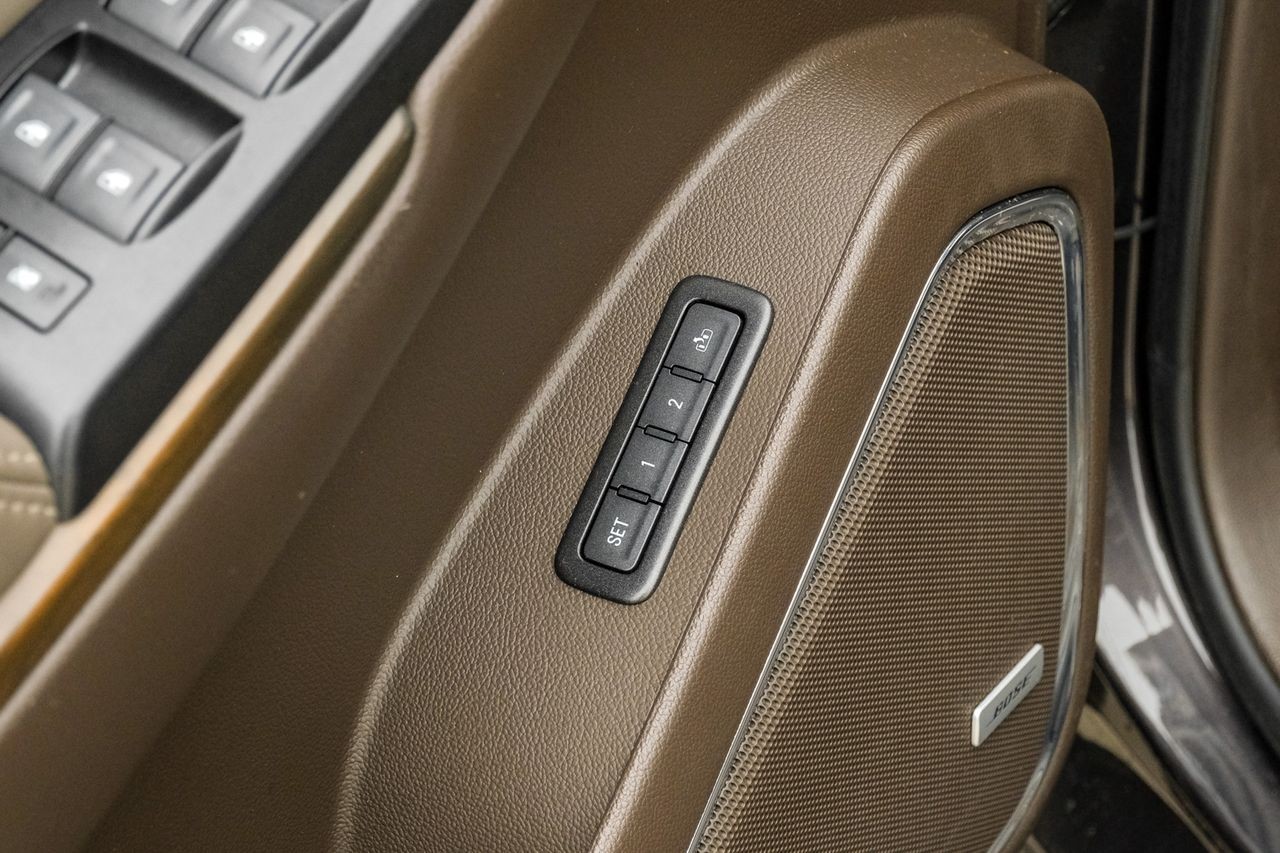 GMC Yukon Vehicle Main Gallery Image 51