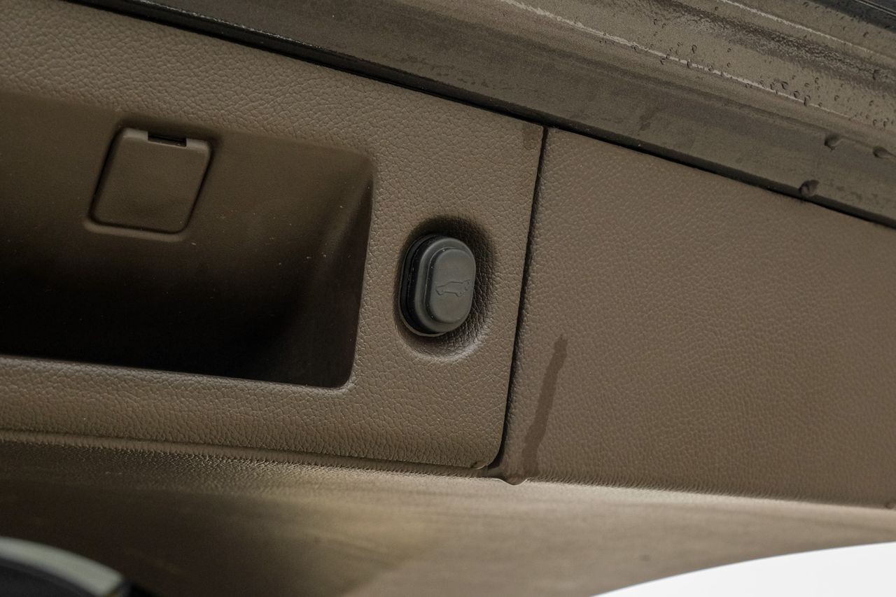 GMC Yukon Vehicle Main Gallery Image 60