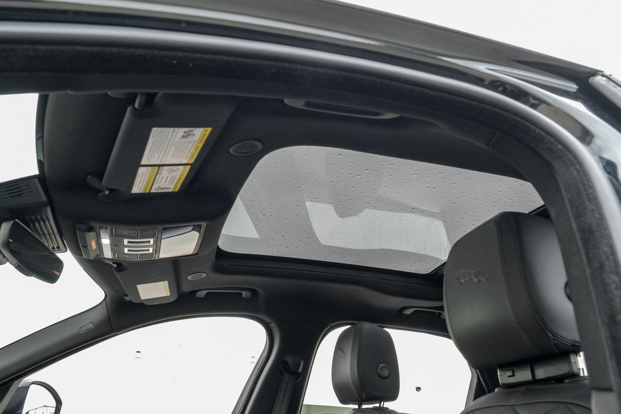 Jaguar F-PACE Vehicle Main Gallery Image 05