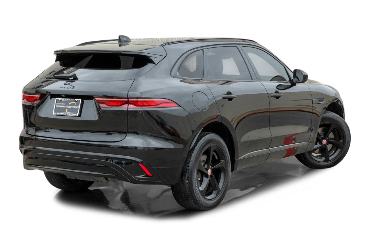 Jaguar F-PACE Vehicle Main Gallery Image 09