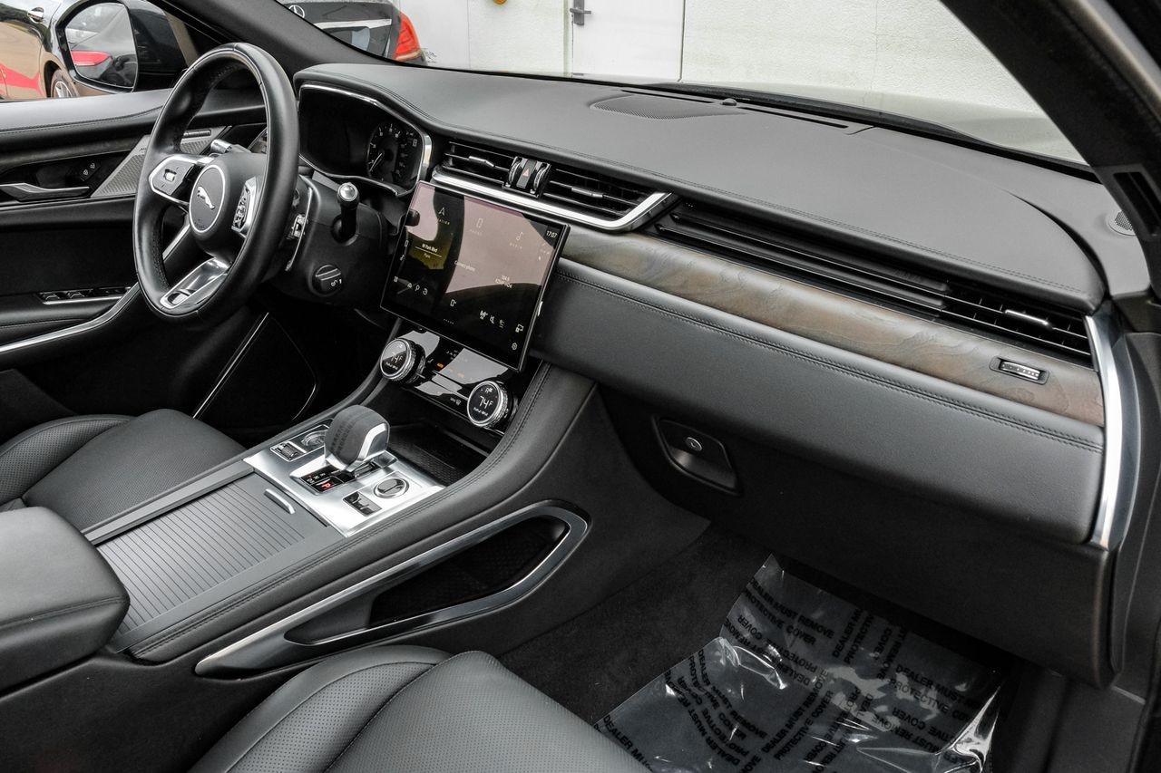 Jaguar F-PACE Vehicle Main Gallery Image 13