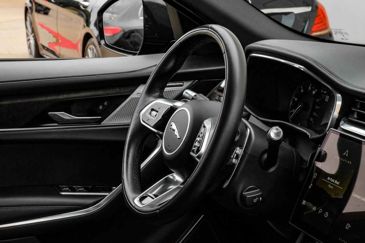 Jaguar F-PACE Vehicle Main Gallery Image 14