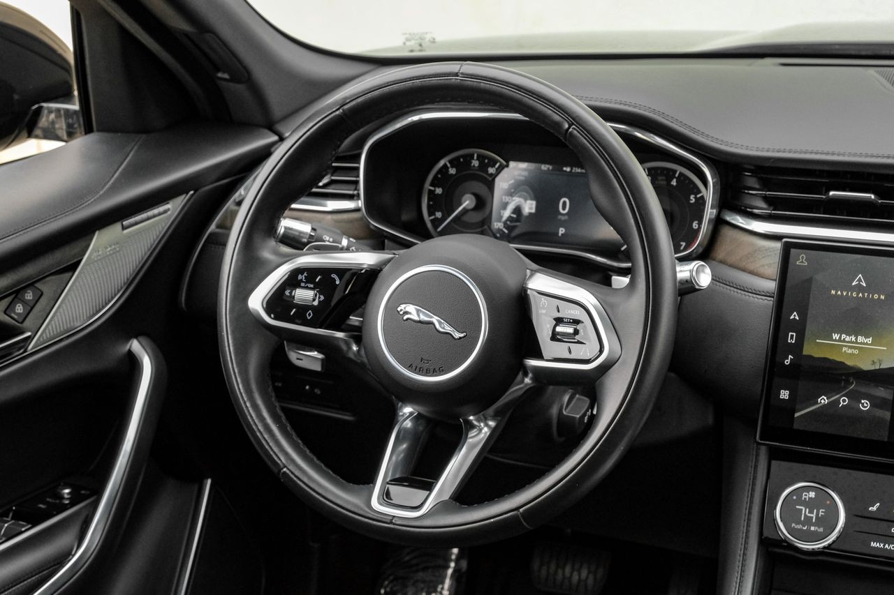 Jaguar F-PACE Vehicle Main Gallery Image 17