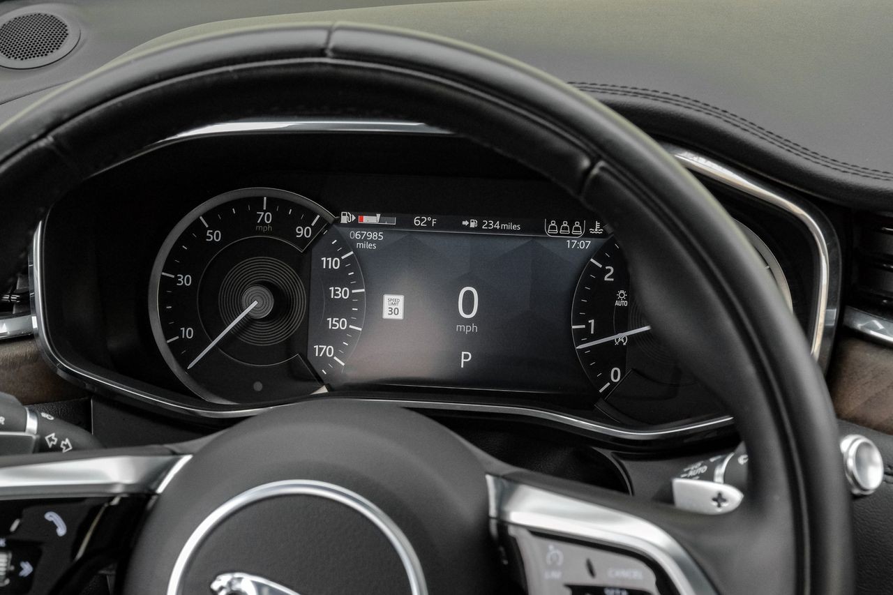 Jaguar F-PACE Vehicle Main Gallery Image 20