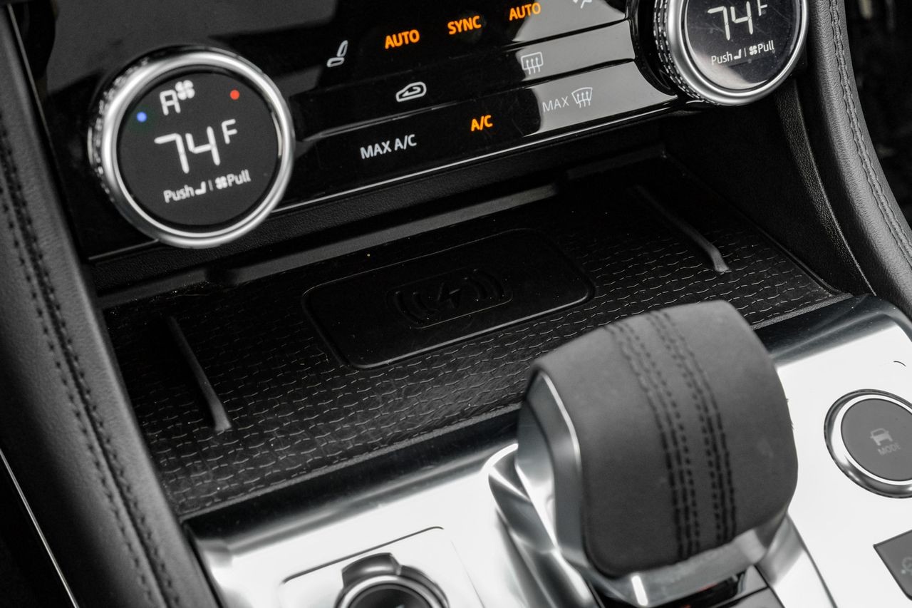 Jaguar F-PACE Vehicle Main Gallery Image 27