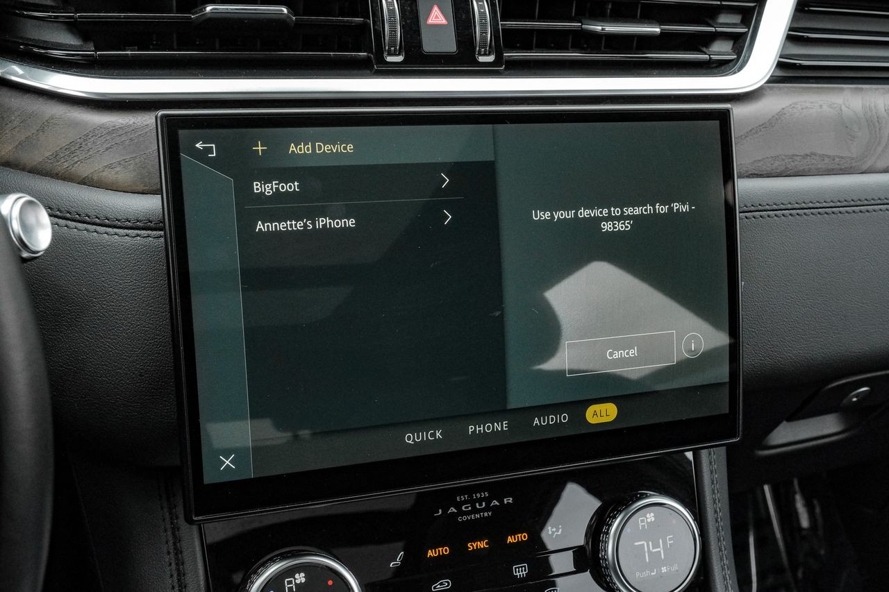 Jaguar F-PACE Vehicle Main Gallery Image 33