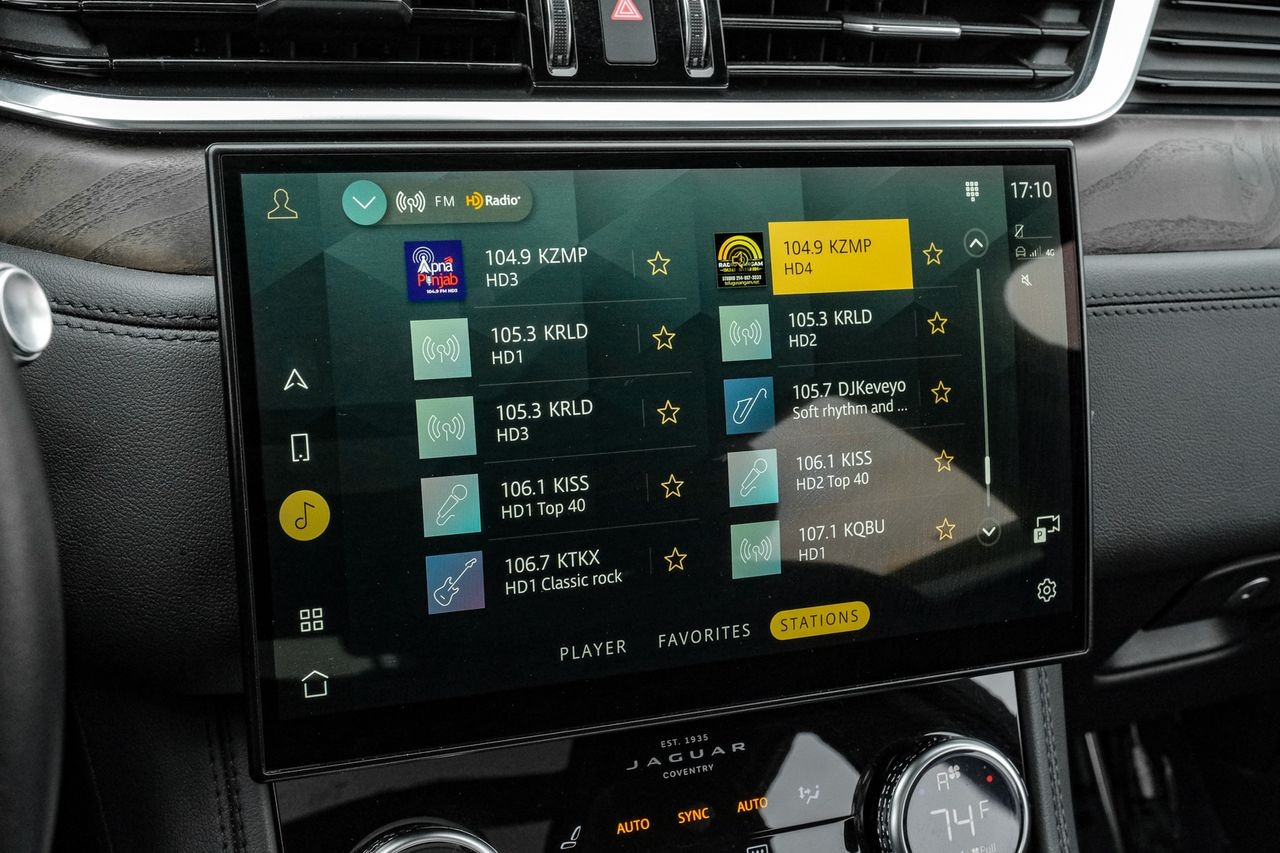 Jaguar F-PACE Vehicle Main Gallery Image 34