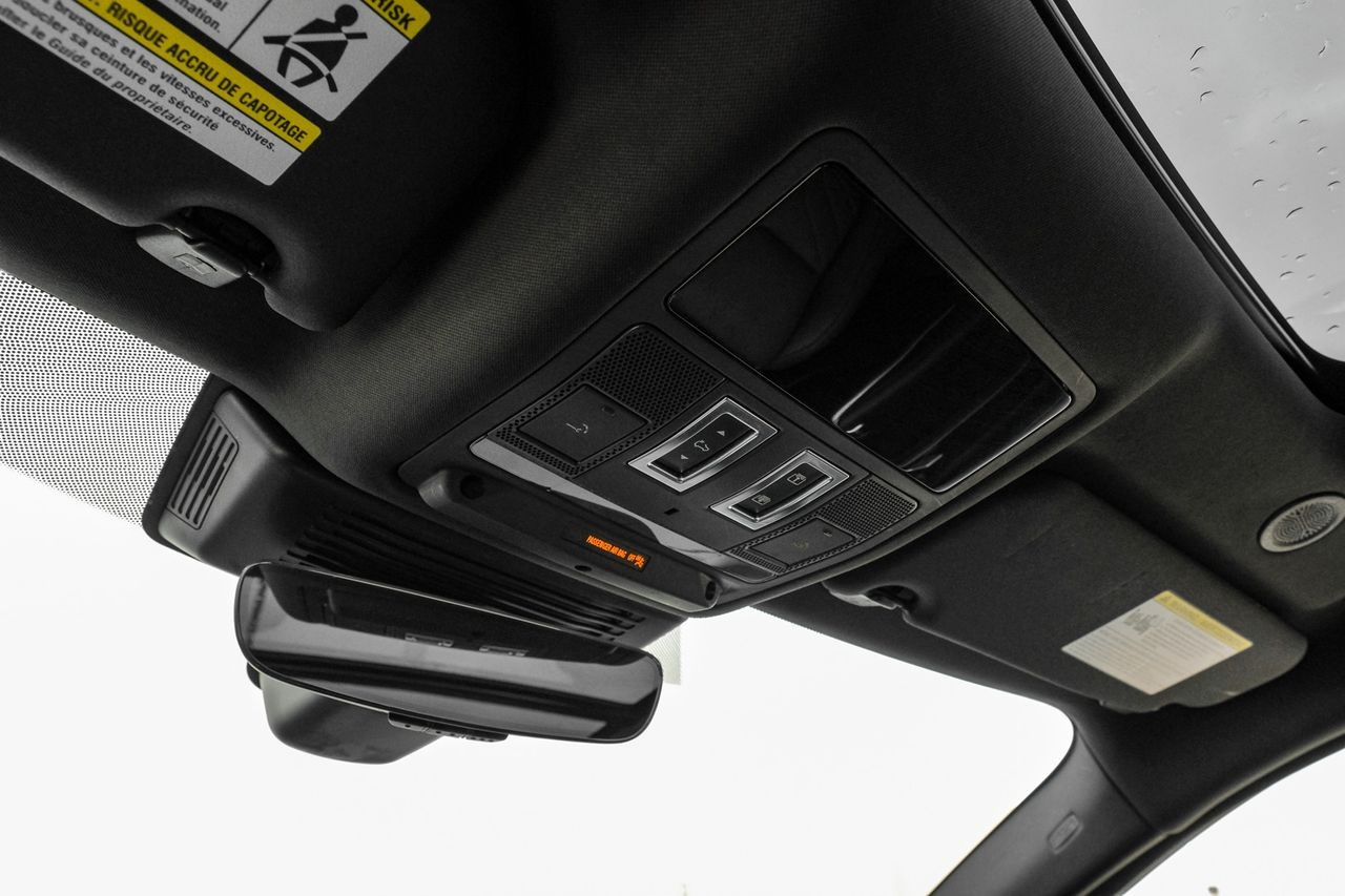 Jaguar F-PACE Vehicle Main Gallery Image 35