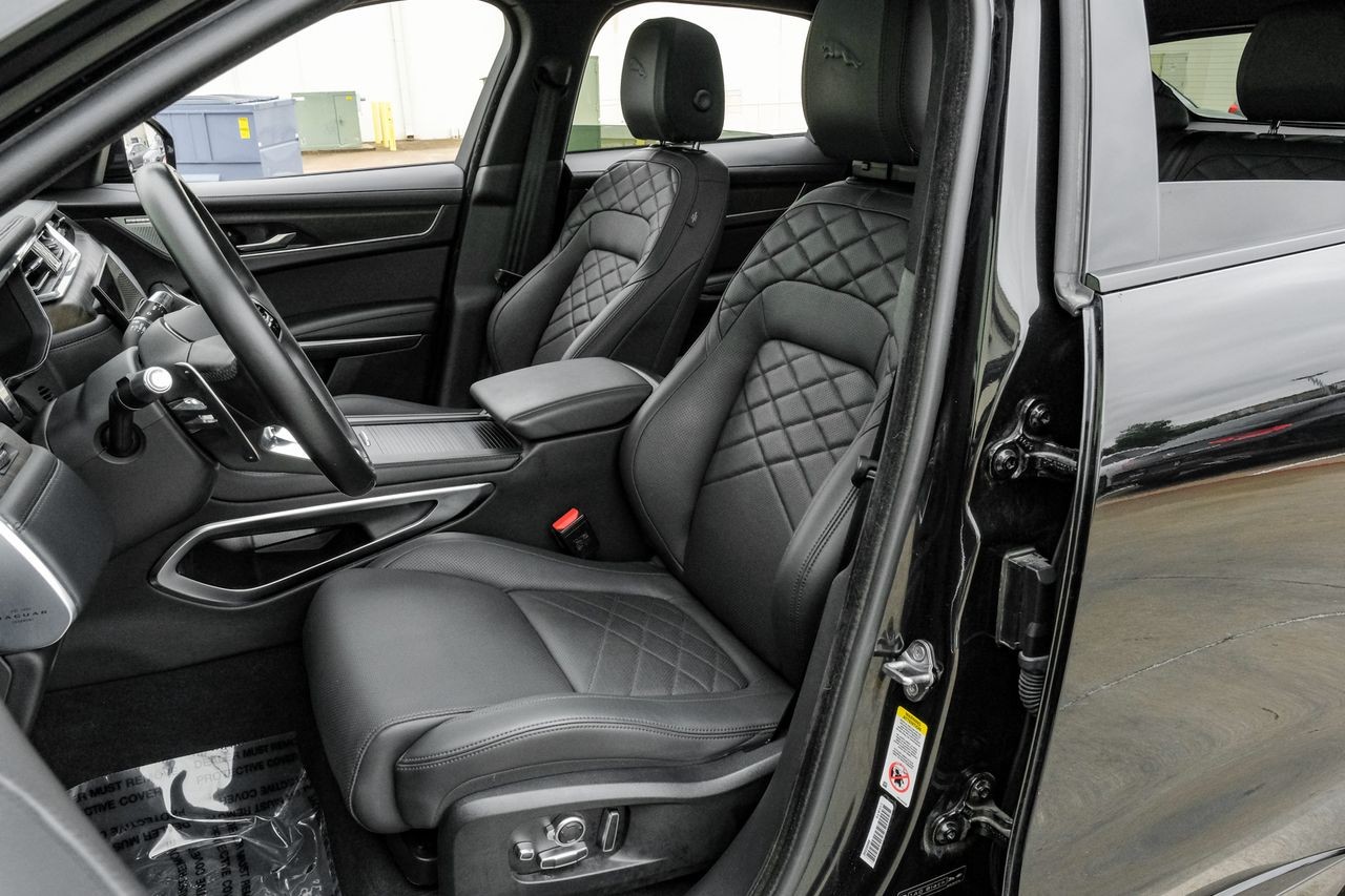 Jaguar F-PACE Vehicle Main Gallery Image 36