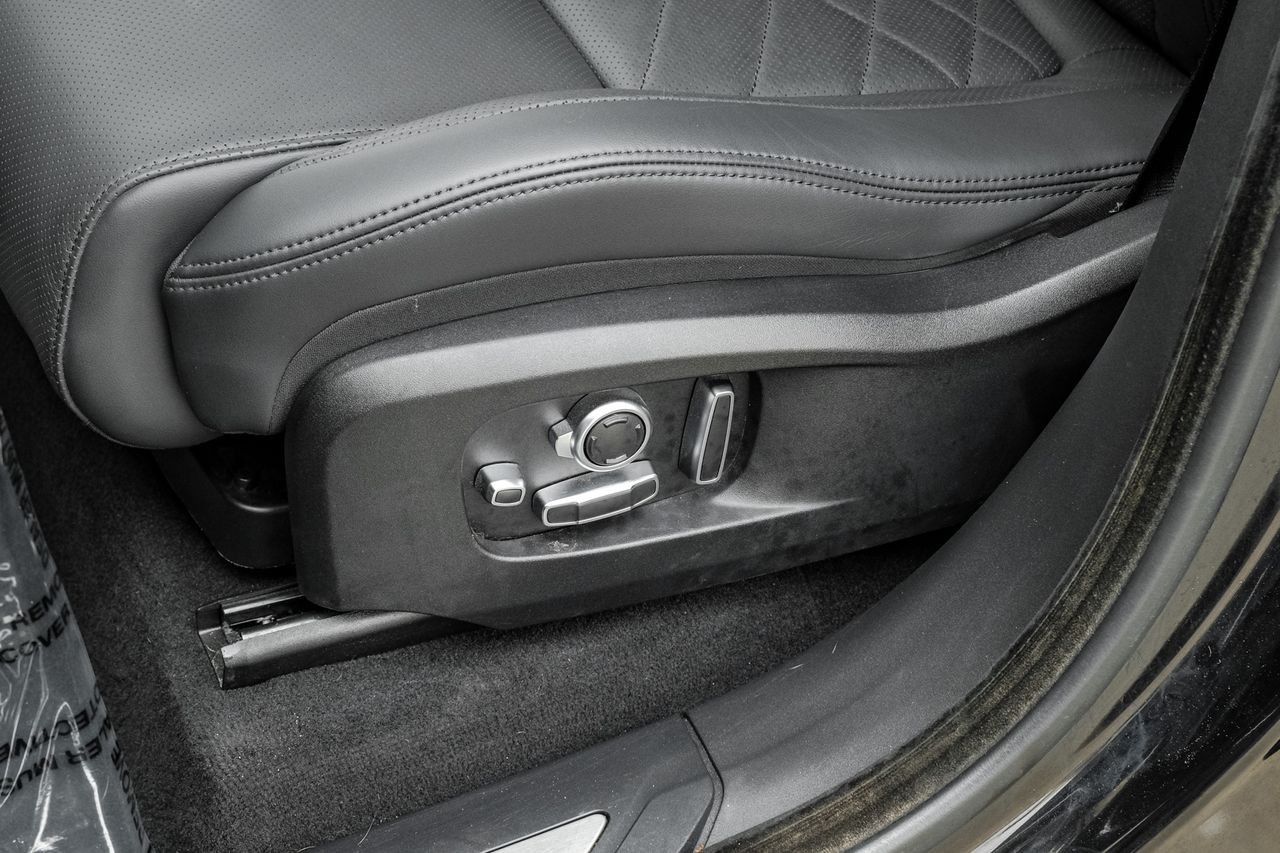 Jaguar F-PACE Vehicle Main Gallery Image 37