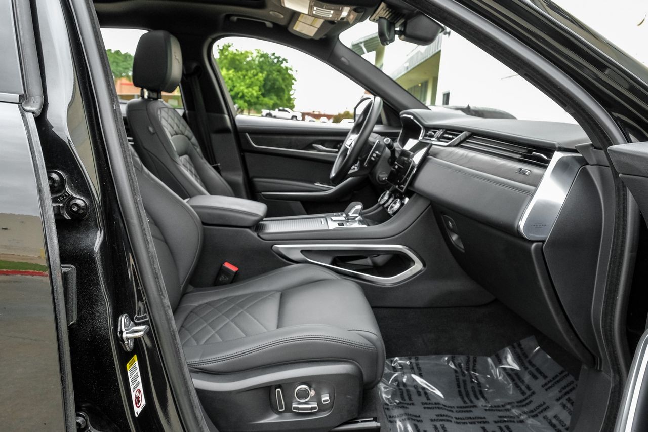 Jaguar F-PACE Vehicle Main Gallery Image 38