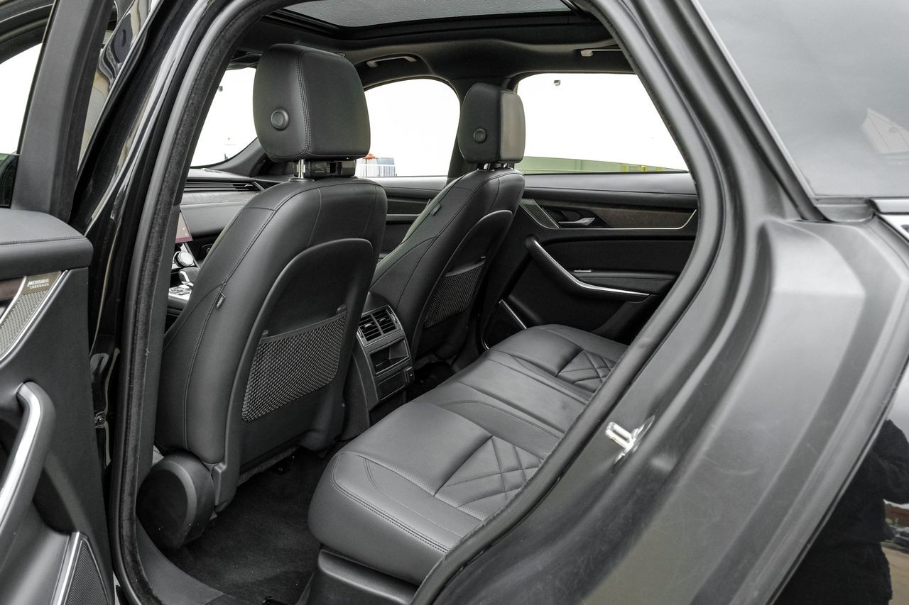 Jaguar F-PACE Vehicle Main Gallery Image 42