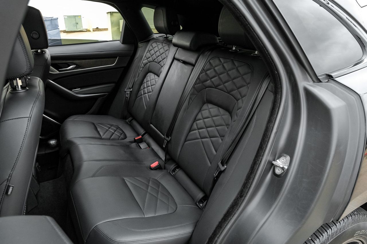 Jaguar F-PACE Vehicle Main Gallery Image 43