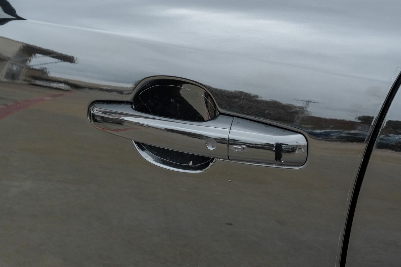 Jaguar F-PACE Vehicle Main Gallery Image 44