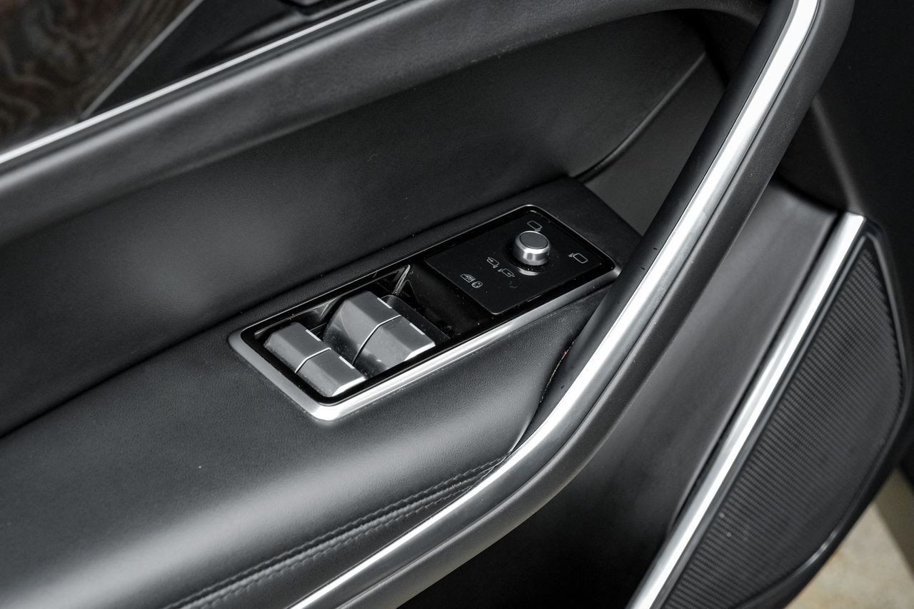 Jaguar F-PACE Vehicle Main Gallery Image 47