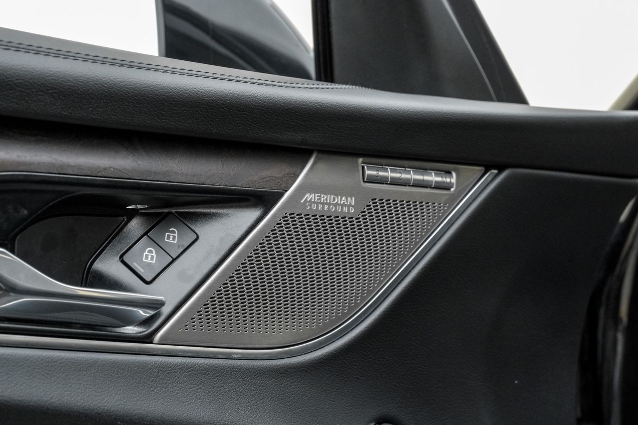 Jaguar F-PACE Vehicle Main Gallery Image 48