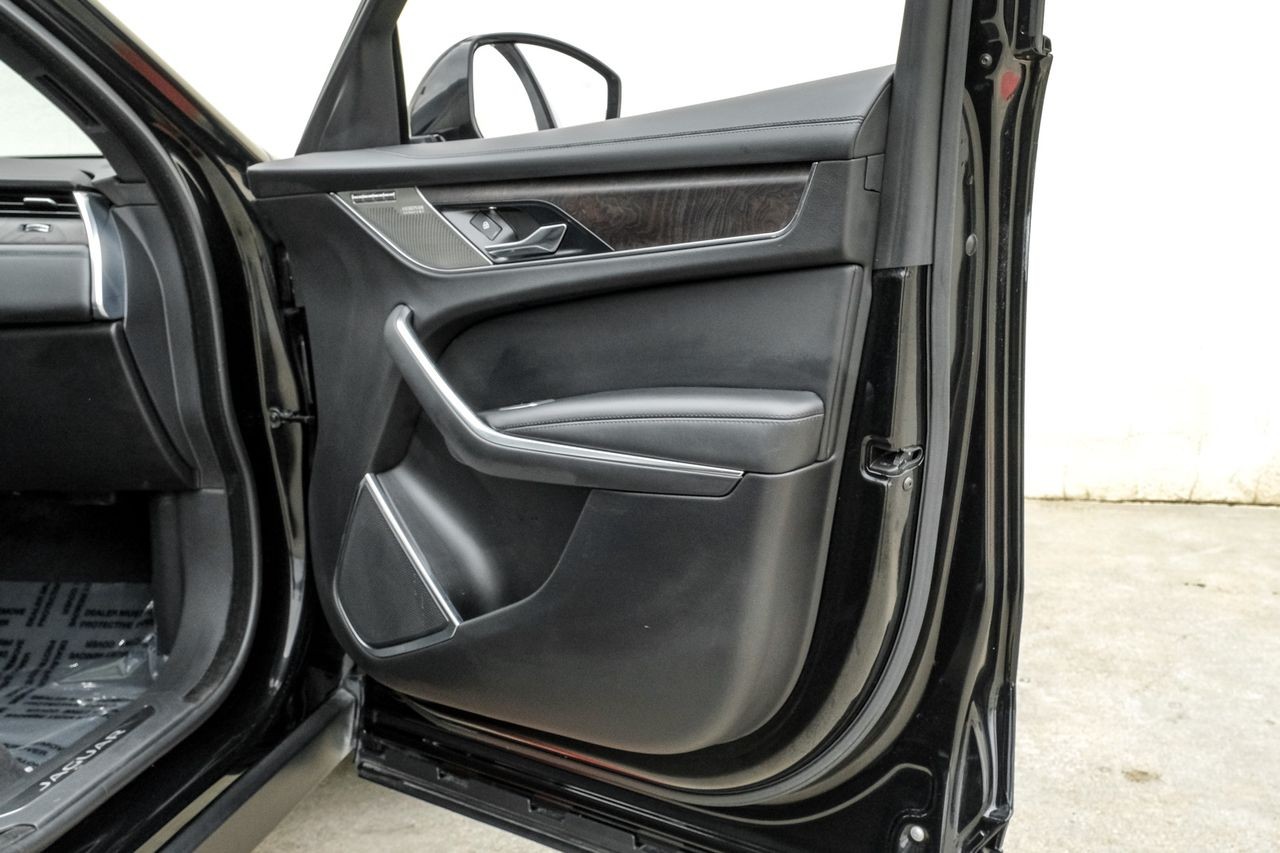 Jaguar F-PACE Vehicle Main Gallery Image 49