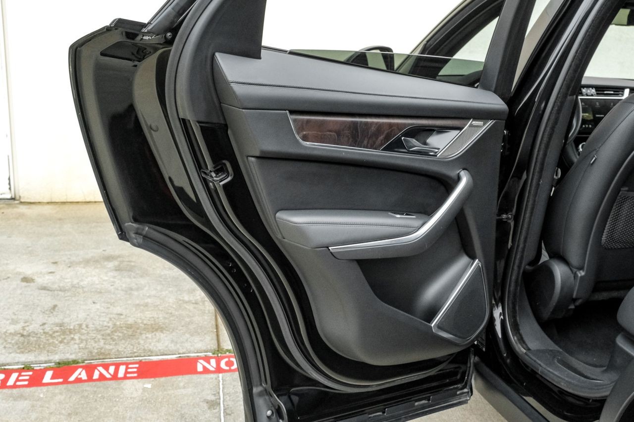 Jaguar F-PACE Vehicle Main Gallery Image 50