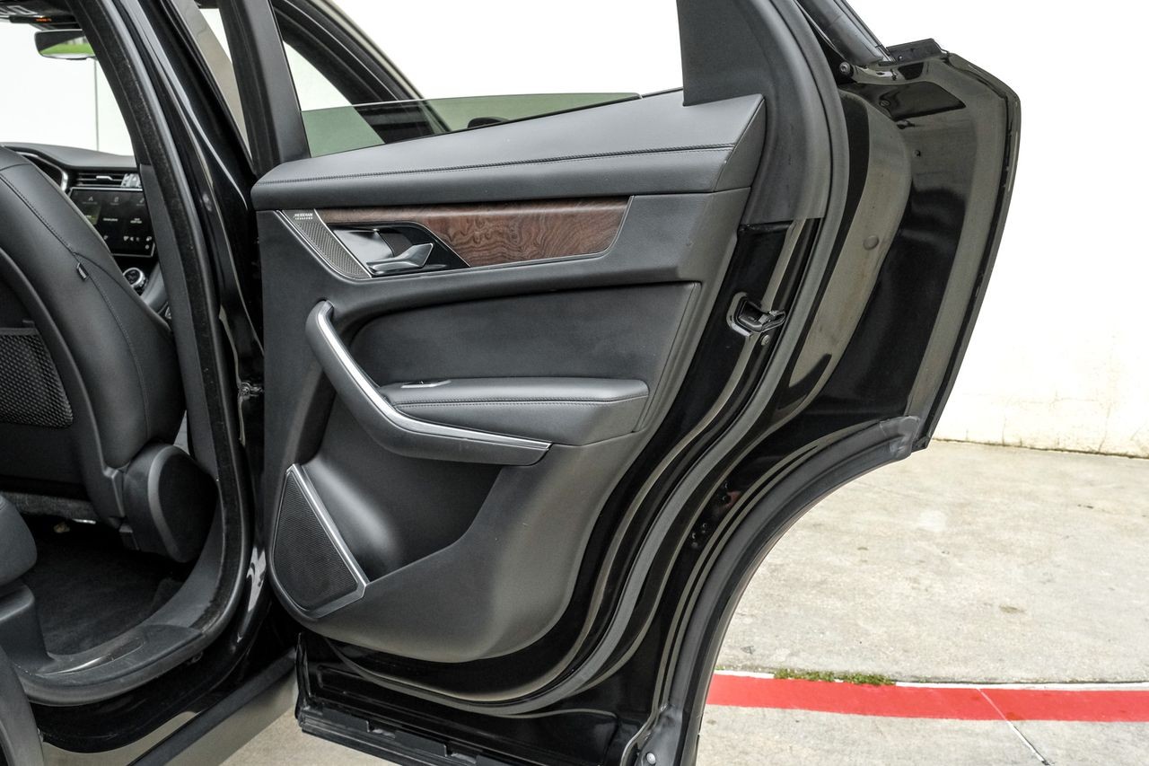 Jaguar F-PACE Vehicle Main Gallery Image 52