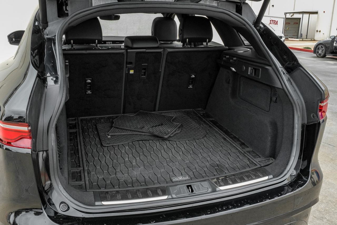 Jaguar F-PACE Vehicle Main Gallery Image 56