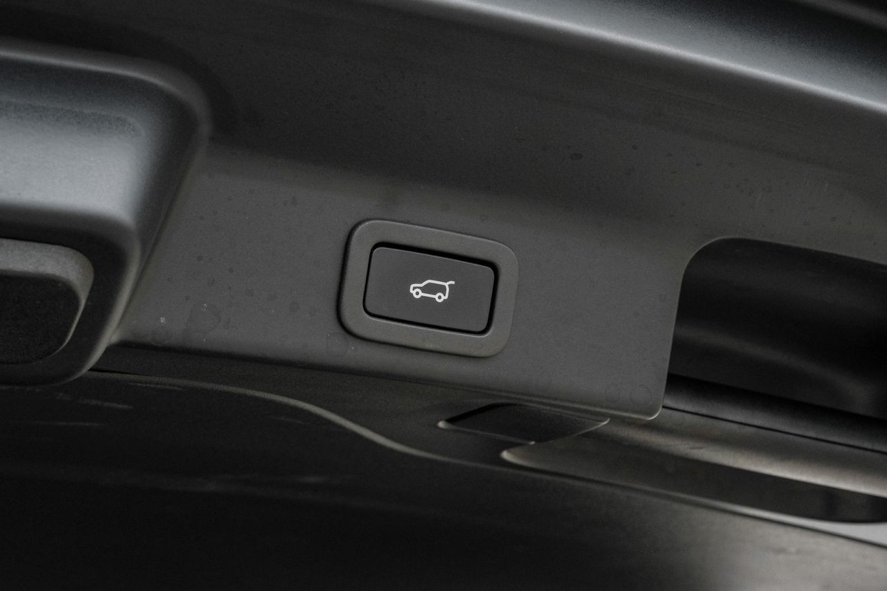 Jaguar F-PACE Vehicle Main Gallery Image 57