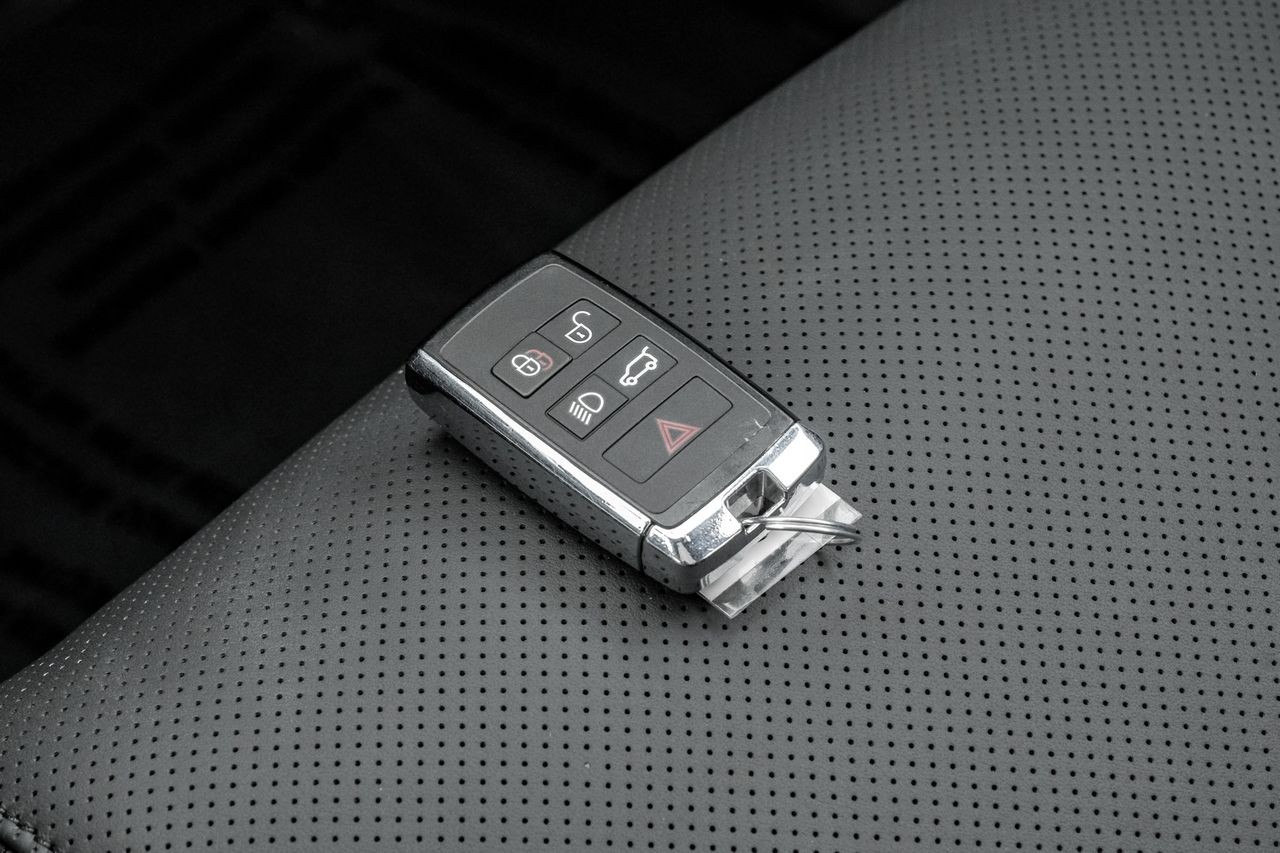 Jaguar F-PACE Vehicle Main Gallery Image 62